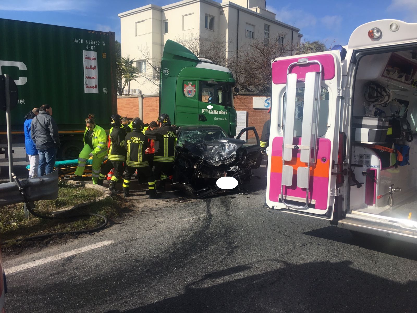 Scontro Auto-camion: Bimba A Bordo - QuiLivorno.it